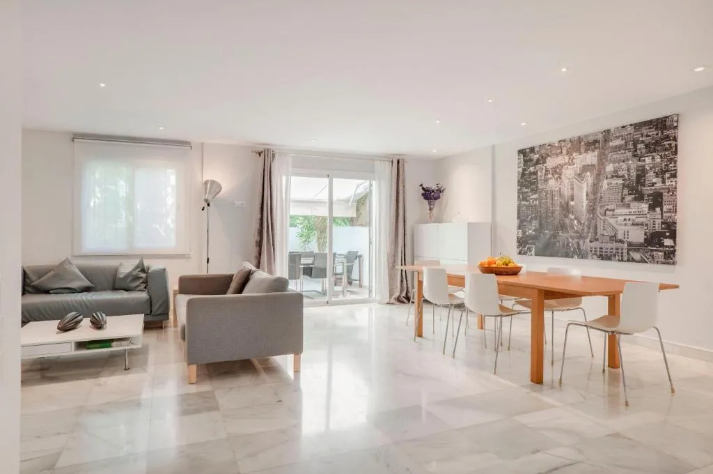 Image 2 of AB Properties -Design House Marbella- 3 mn de Puerto Banus Beach – Golden Mile – Tropical Garden and Pool