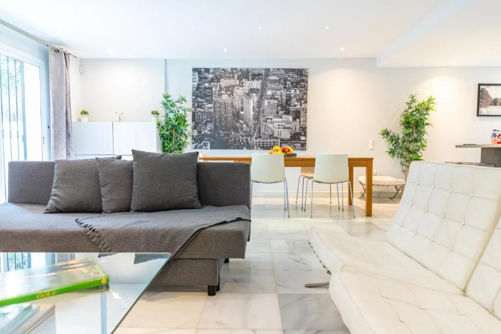 Image 6 of AB Properties -Design House Marbella- 3 mn de Puerto Banus Beach – Golden Mile – Tropical Garden and Pool