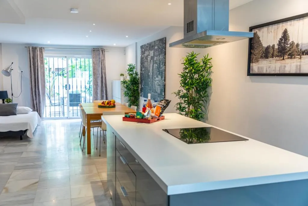Image 4 of AB Properties -Design House Marbella- 3 mn de Puerto Banus Beach – Golden Mile – Tropical Garden and Pool