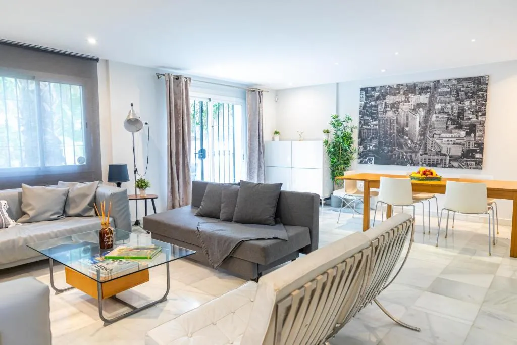 Image 3 of AB Properties -Design House Marbella- 3 mn de Puerto Banus Beach – Golden Mile – Tropical Garden and Pool