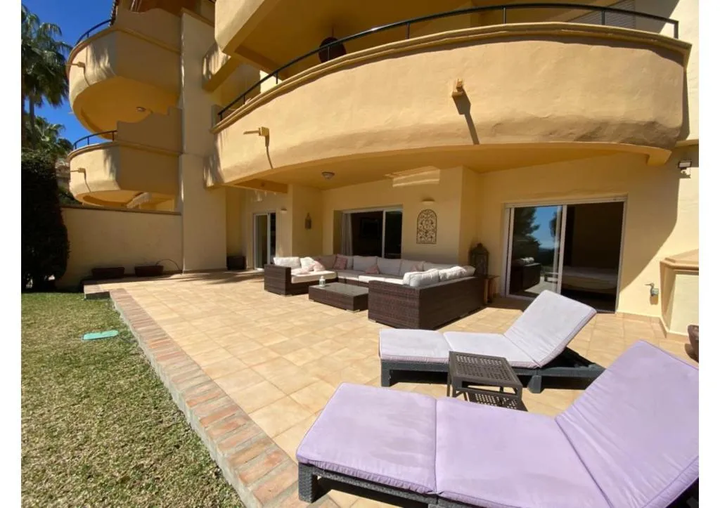 Image 2 of Apartamento en Elviria Hills