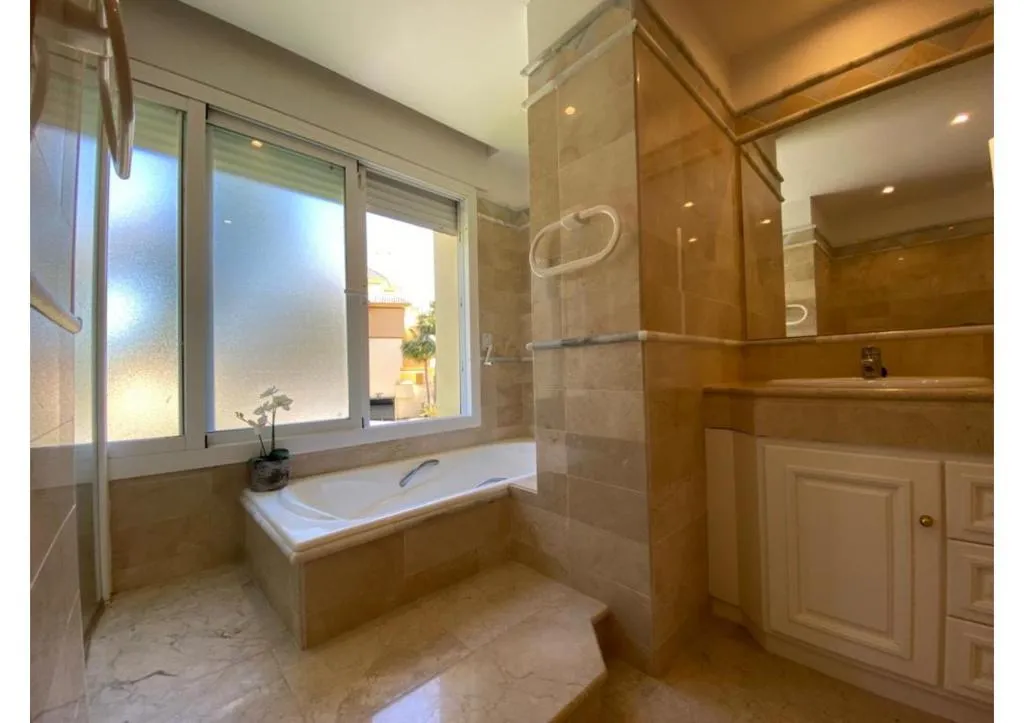 Image 6 of Apartamento en Elviria Hills