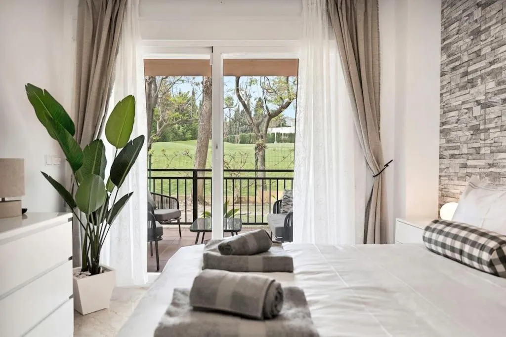 Image of Apartamento en primera linea de golf con piscina – LOS CARTUJANOS 4 2 B
