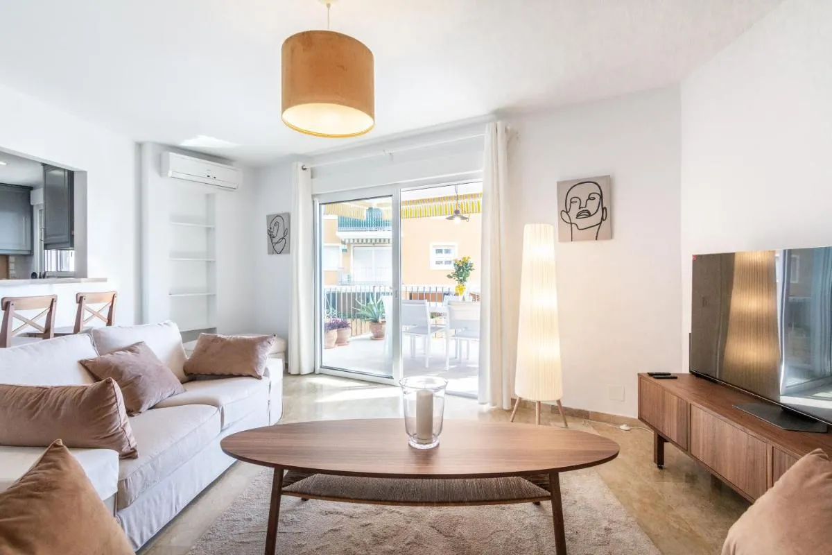 Image 5 of Large Apartment Marbella del Mar