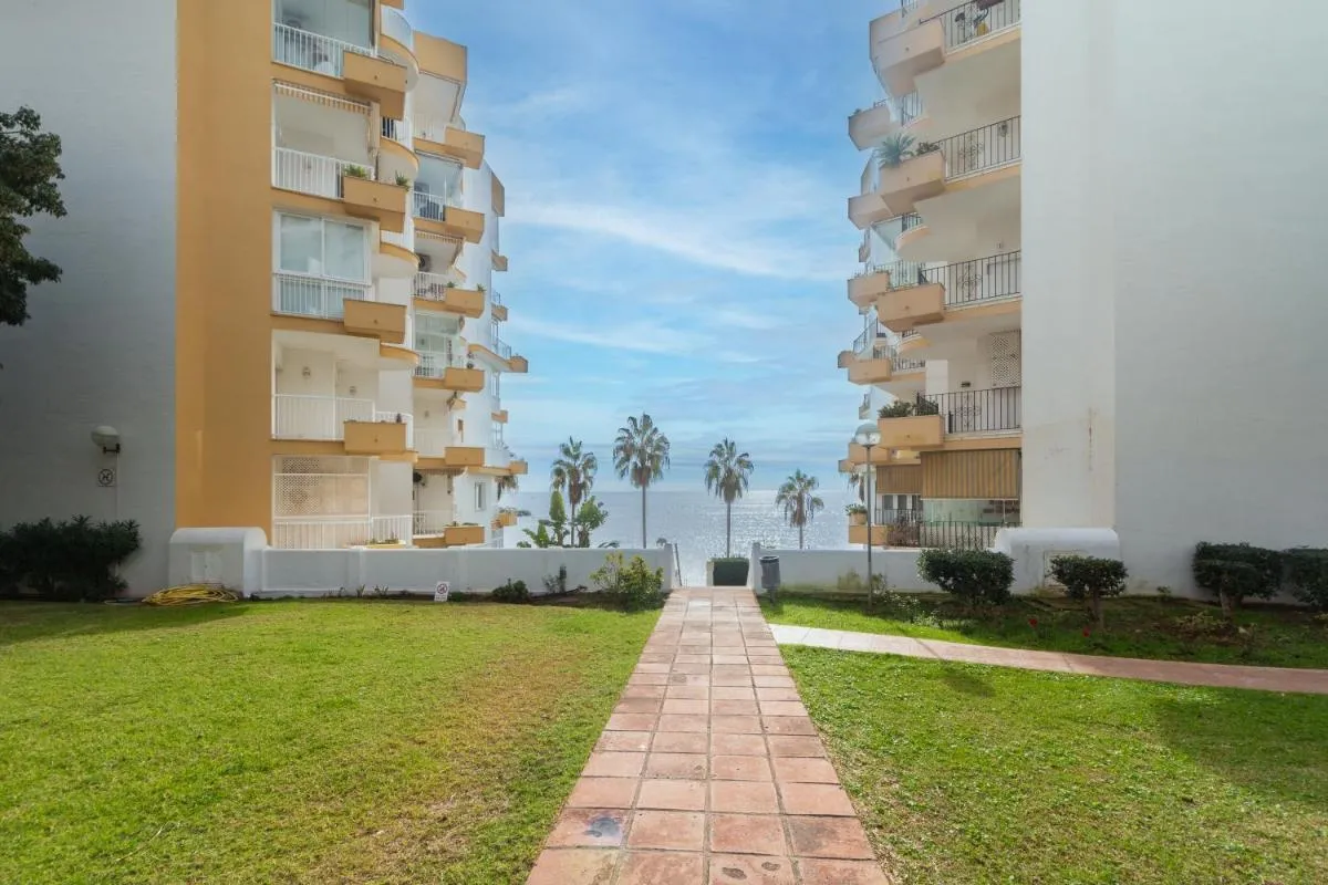 Image 6 of Large Apartment Marbella del Mar
