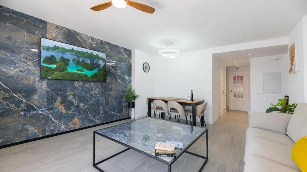 Image 6 of Los Angeles beach front villa