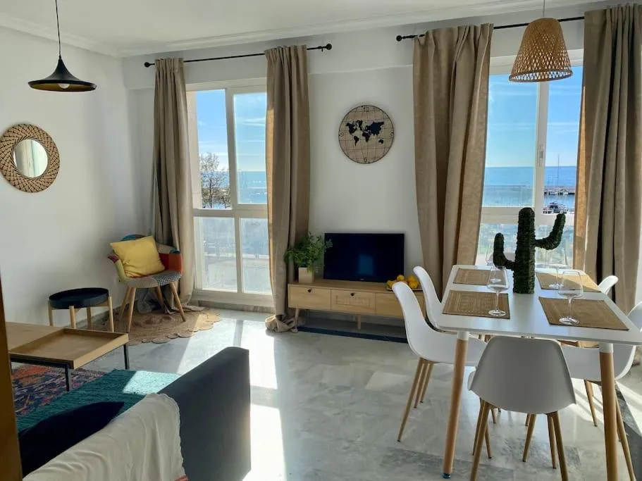 Image 5 of Seafront in Marbella with pool and garage