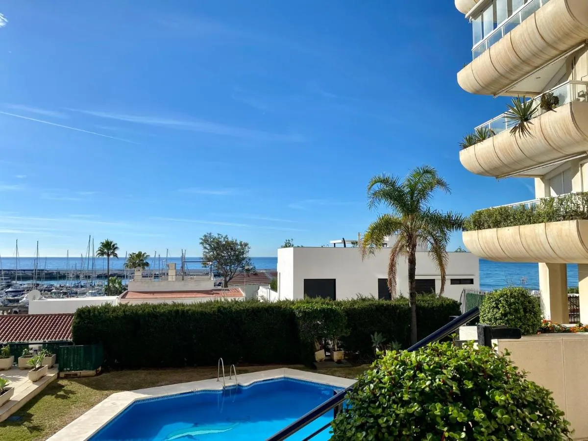 Image 3 of Seafront in Marbella with pool and garage