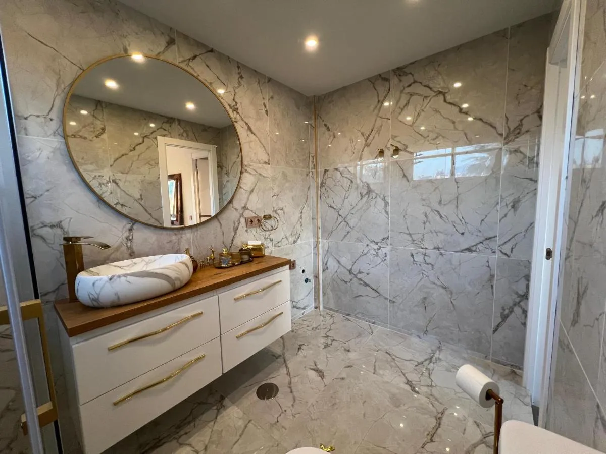 Image 2 of luxury golden sunset apartment Aloha puerto banus