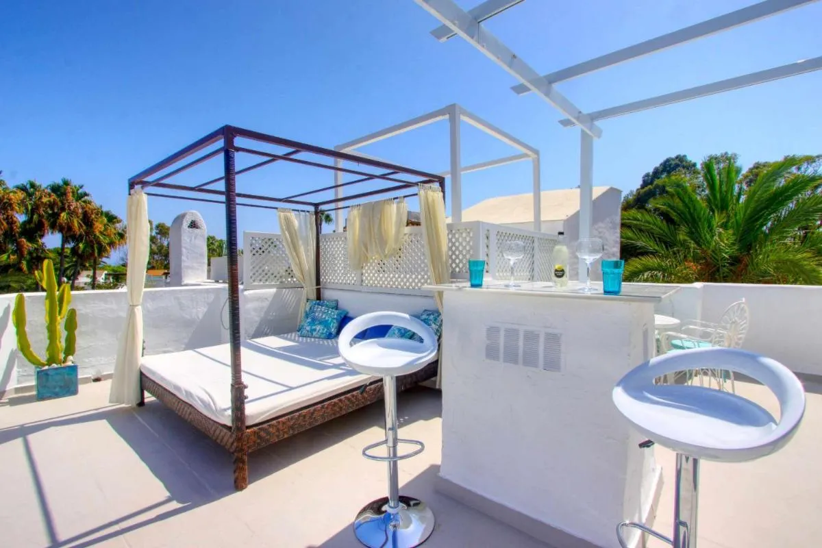 Image 1 of 1094 modern duplex penthouse on the beach
