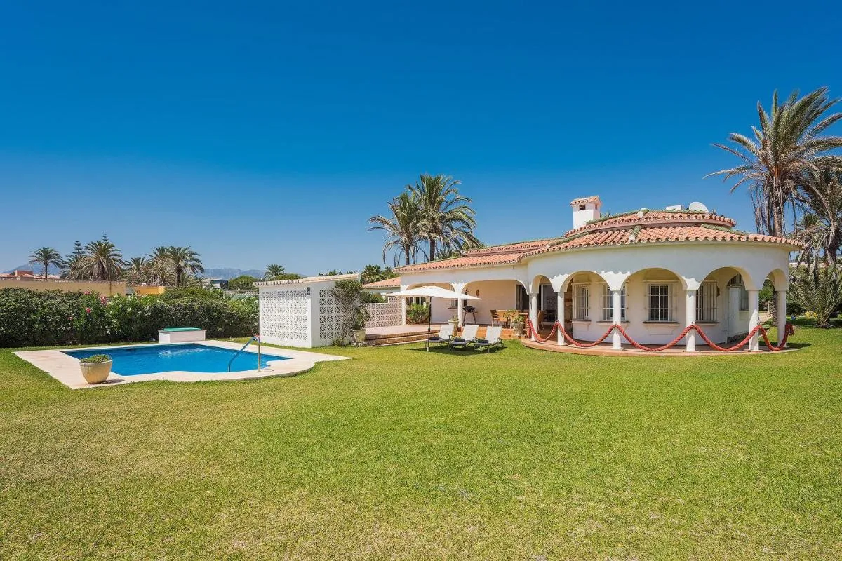 Image 4 of 1100 Marbella Beachfront first line