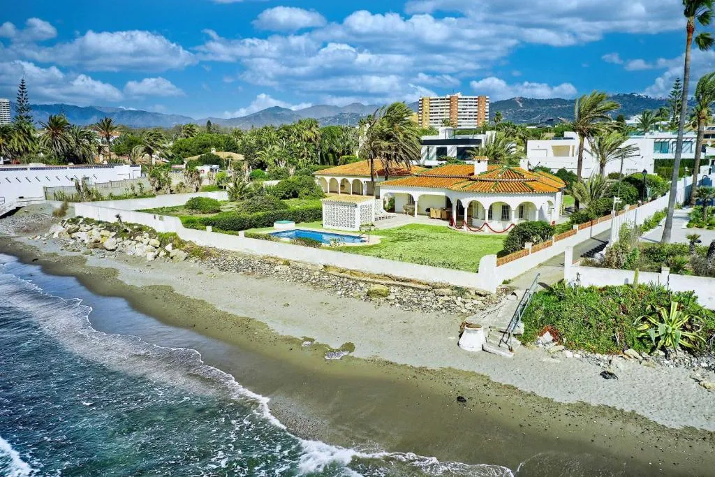 Image of 1100 Marbella Beachfront first line