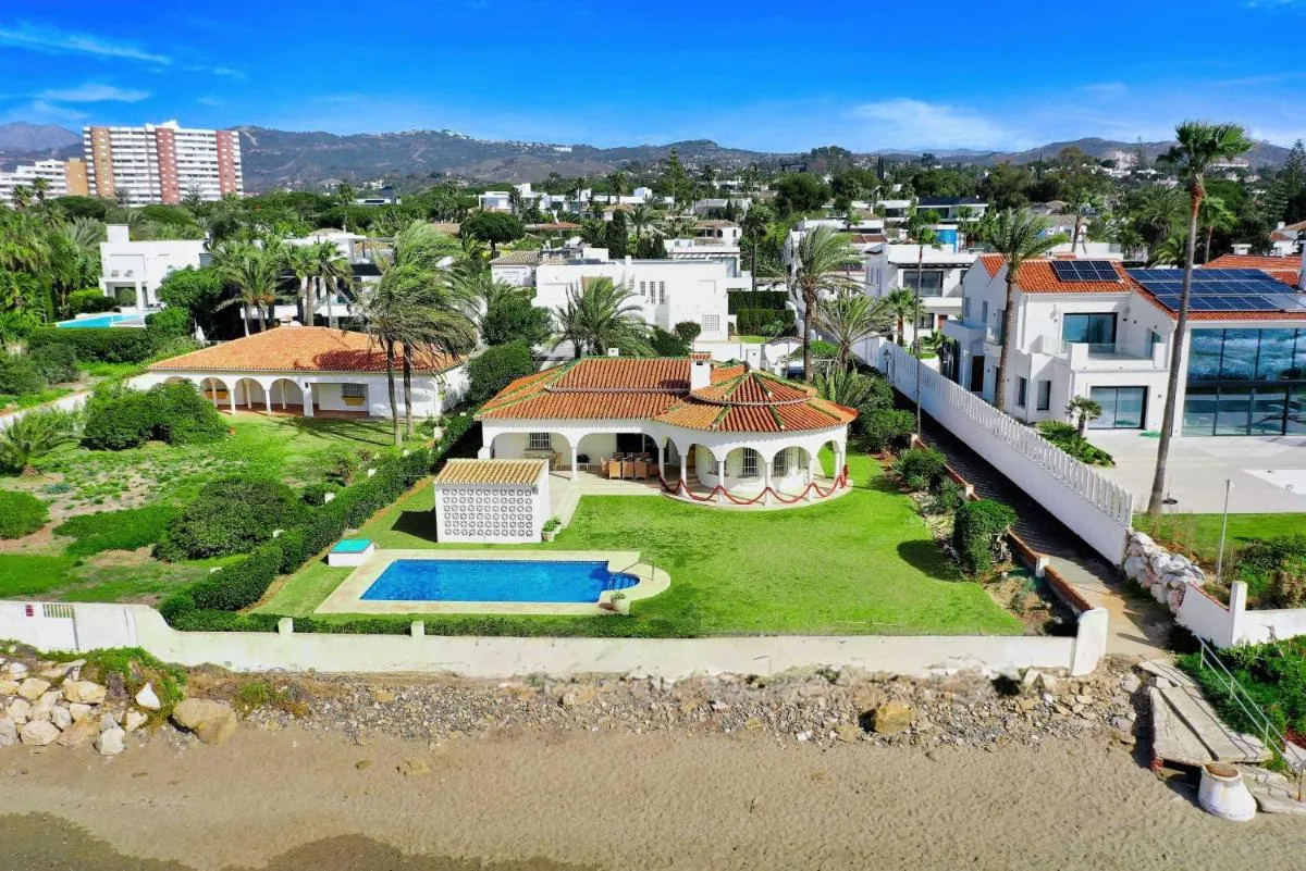 Image 3 of 1100 Marbella Beachfront first line
