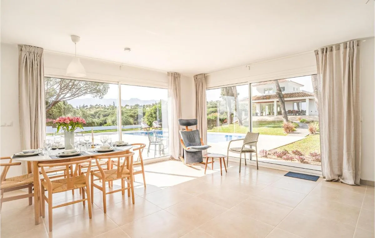 Image 3 of 2 Bedroom Awesome Home In Marbella