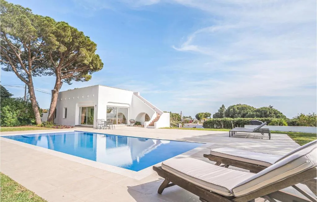 Image of 2 Bedroom Awesome Home In Marbella