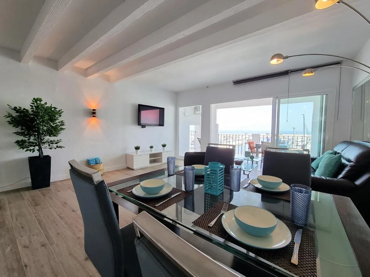 Image 3 of 2 Bedroom Frontline Puerto Banús BEST views RDR299