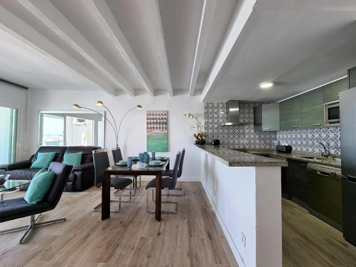 Image 4 of 2 Bedroom Frontline Puerto Banús BEST views RDR299