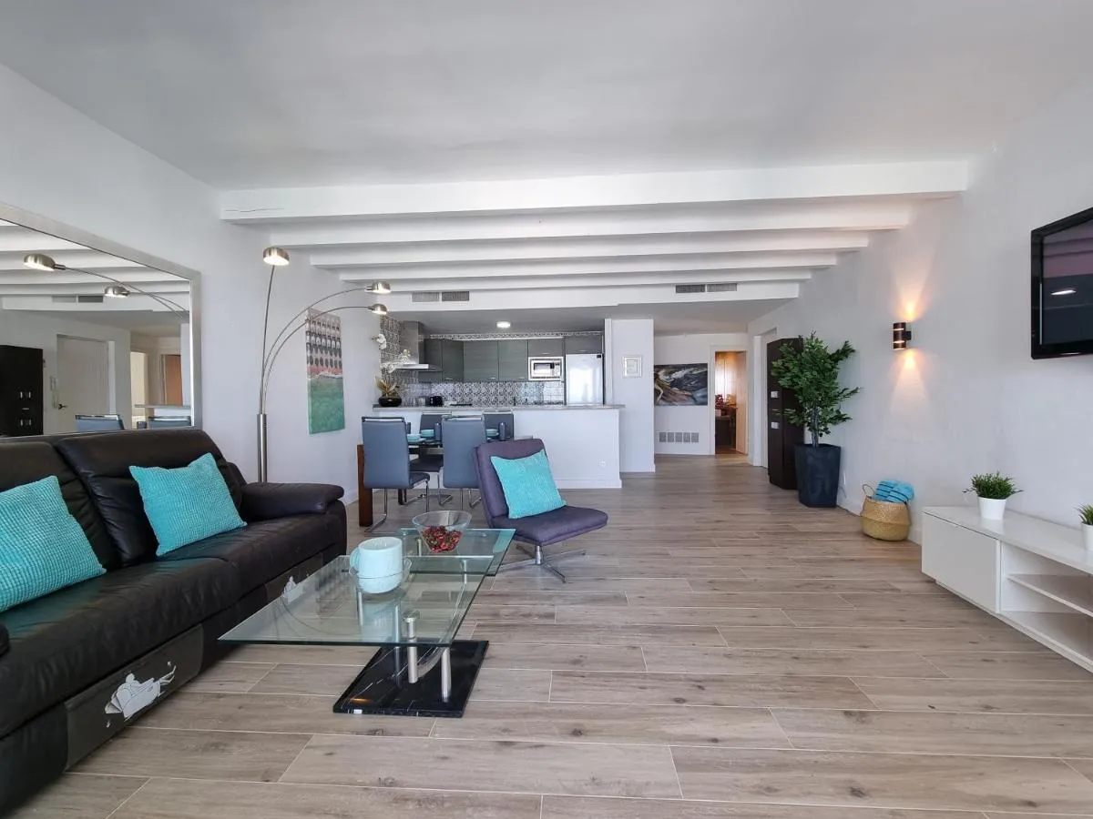 Image 5 of 2 Bedroom Frontline Puerto Banús BEST views RDR299