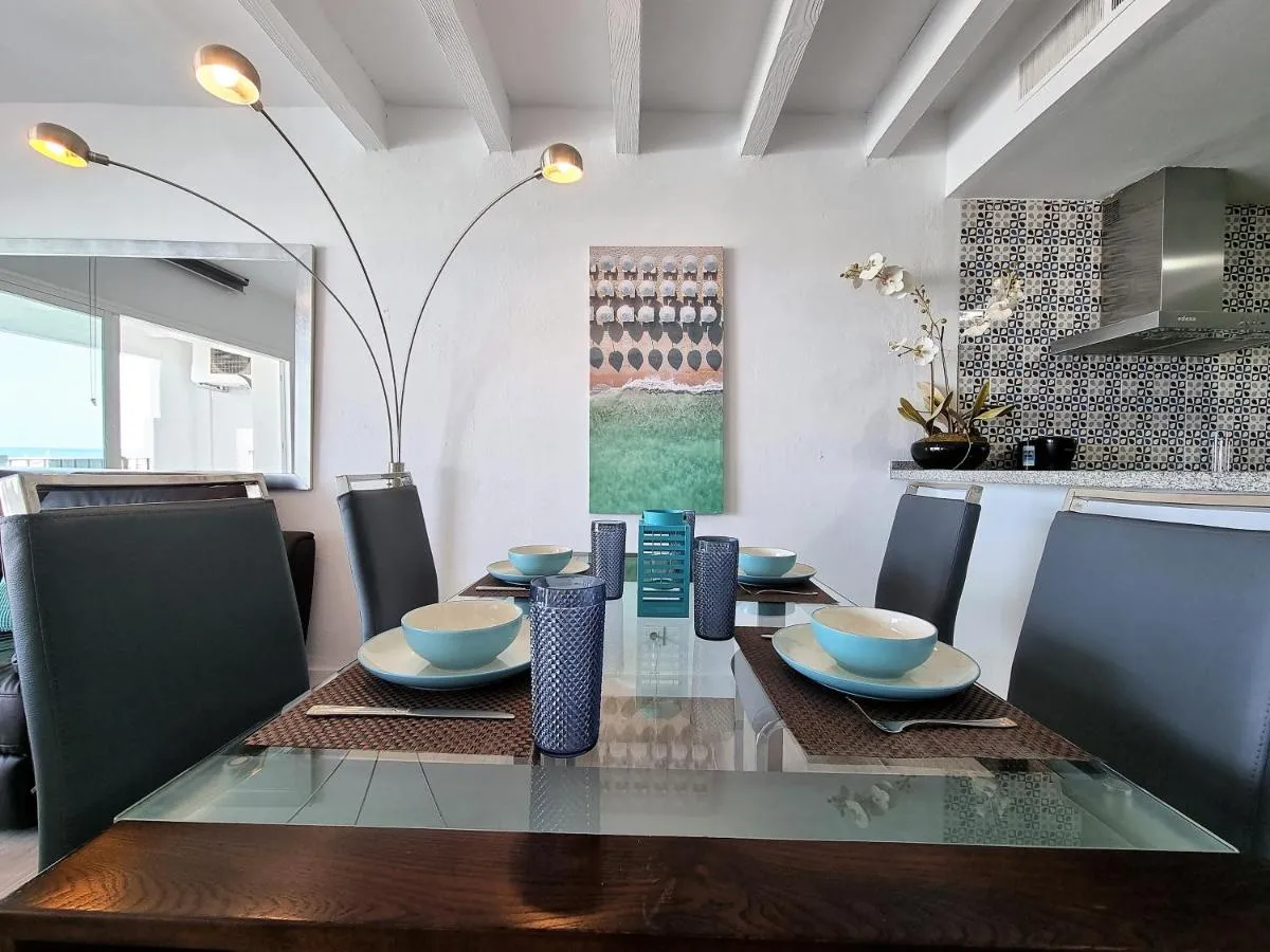Image 6 of 2 Bedroom Frontline Puerto Banús BEST views RDR299