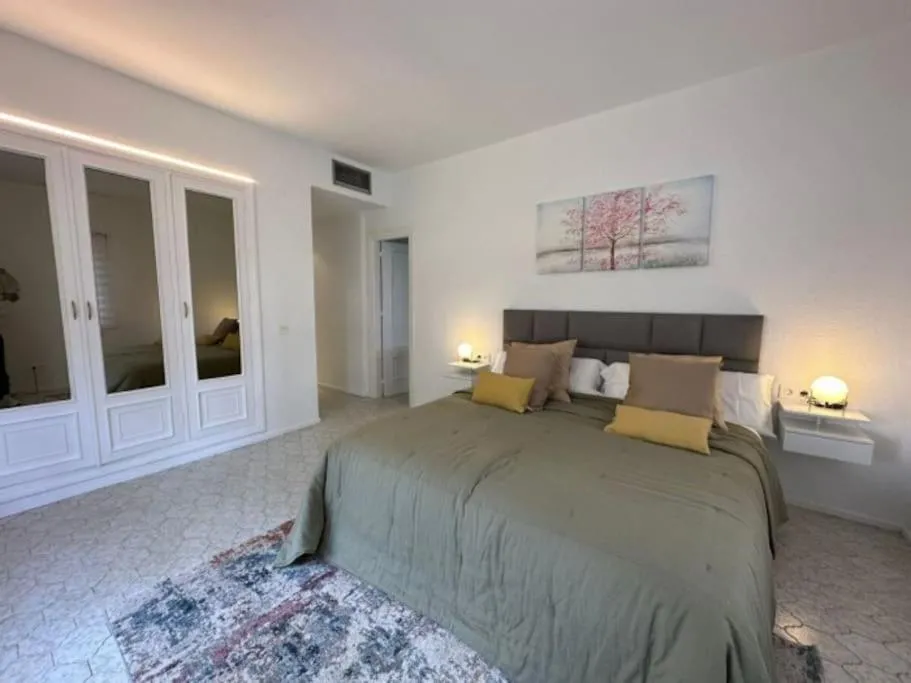 Image 2 of 2 bdr apartment next to the beach in Puerto Banús