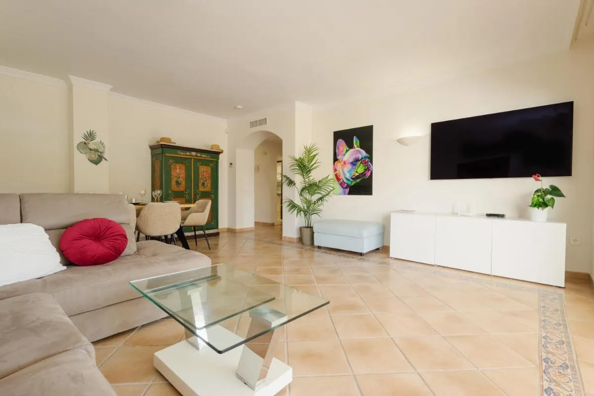 Image 2 of 2 bedroom apartment next to the beach in Elviria, Marbella