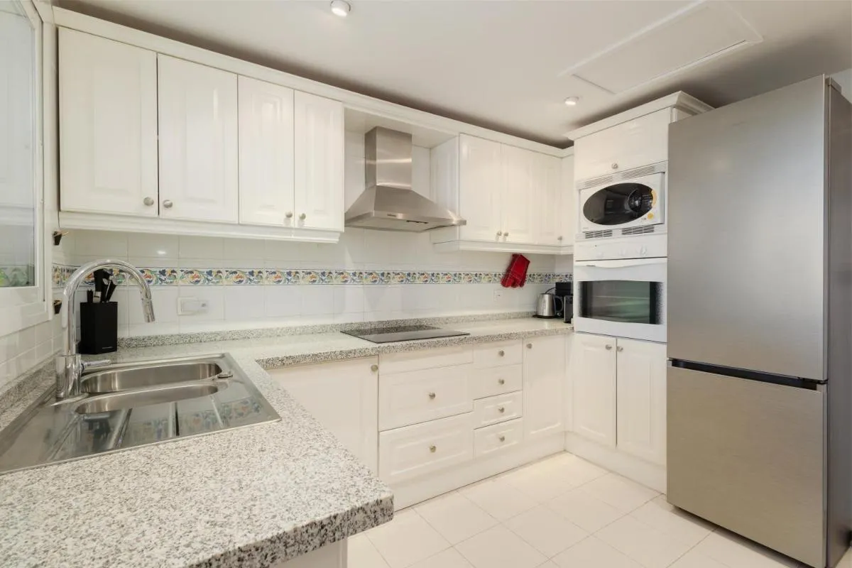 Image 3 of 2 bedroom apartment next to the beach in Elviria, Marbella