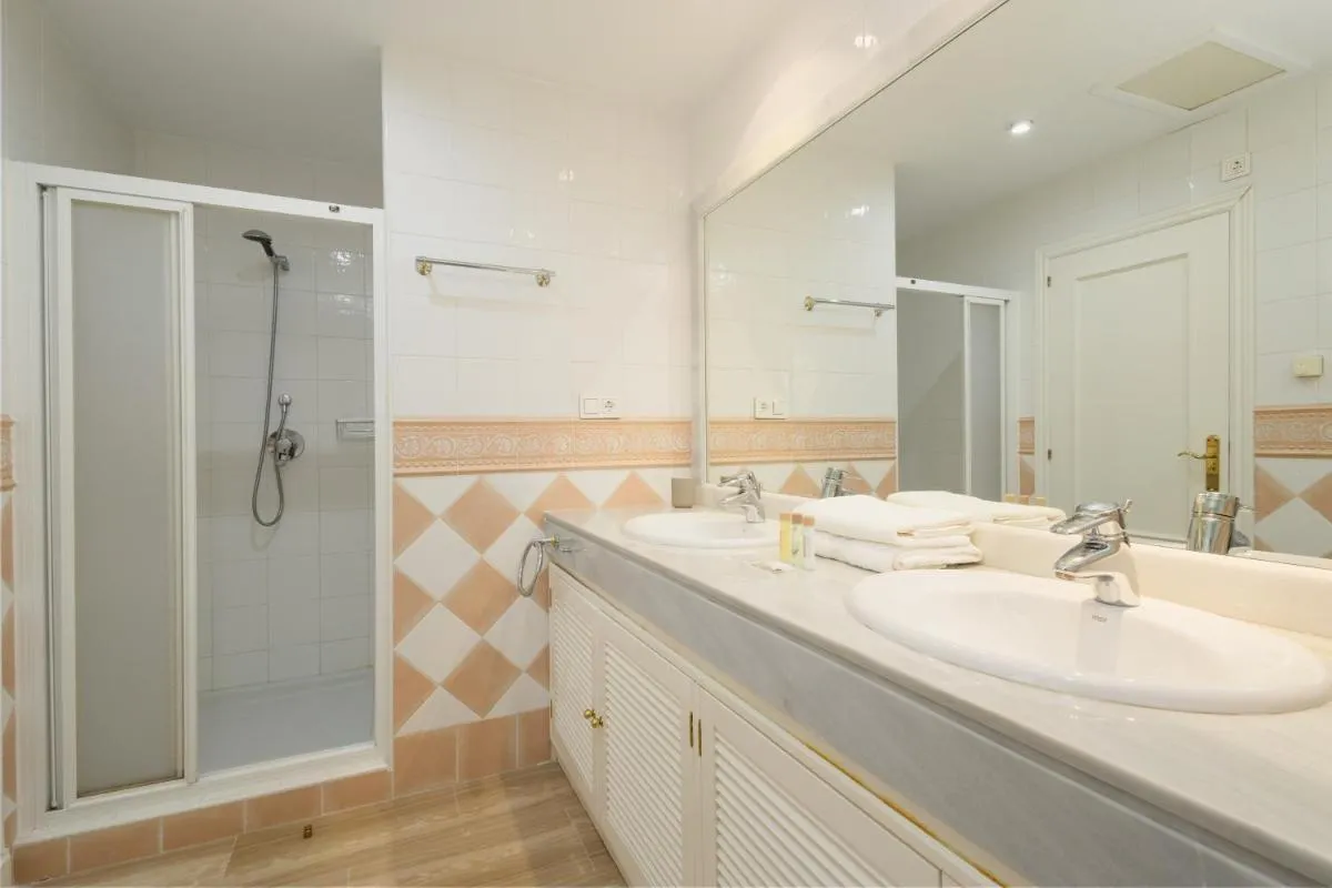 Image 5 of 2 bedroom apartment next to the beach in Elviria, Marbella