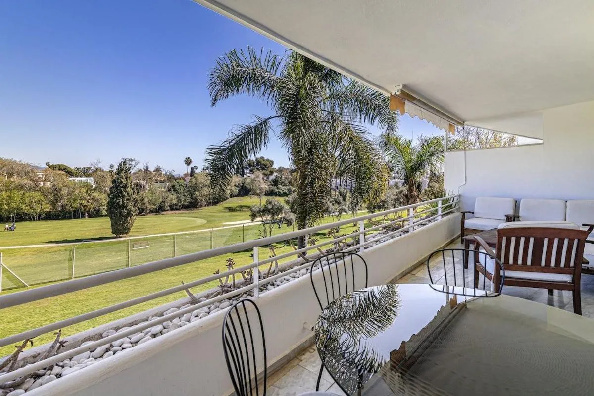 Image 1 of 3 Habitaciones – Guadalmina Baja