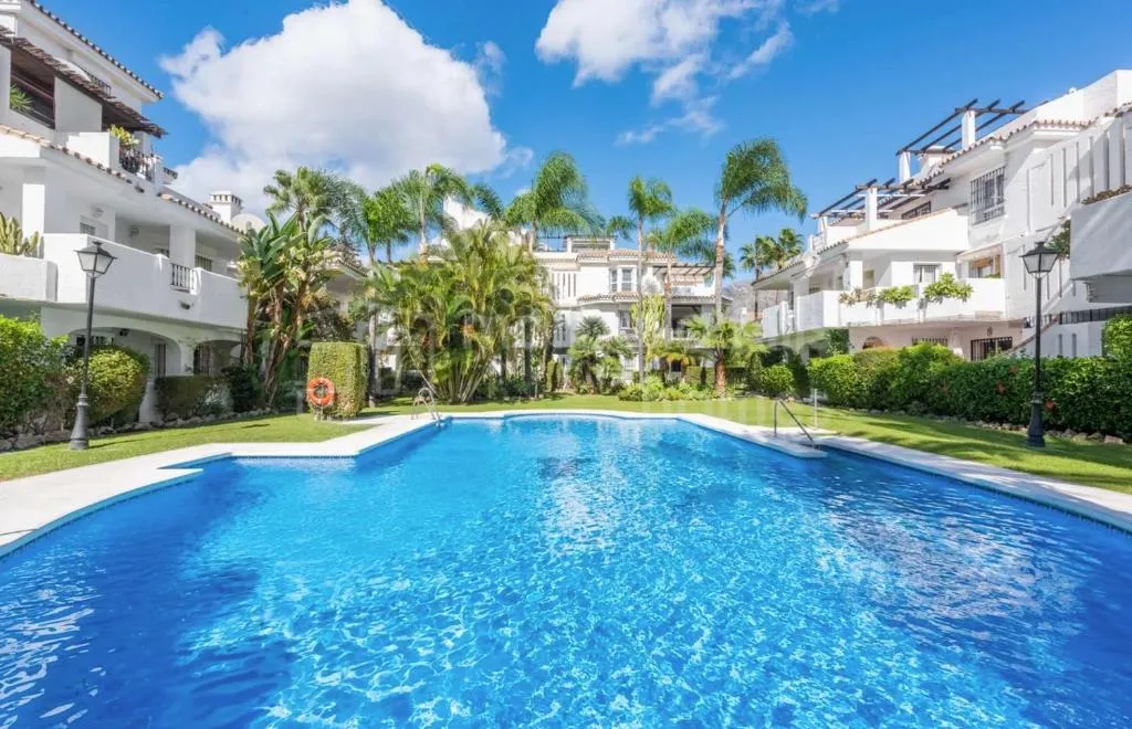 Image of 4 Bed House with Pool Walk to Puerto Banus Fast Internet