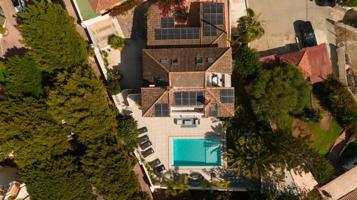 Image 5 of 6 bedroom villa, with heated pool and sea views, next to the beach of Costabella