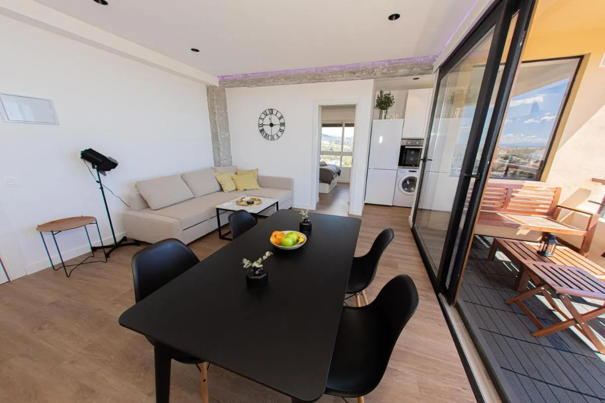 Image 4 of AMAZING APARTMENT WITH STUNNING VIEWS