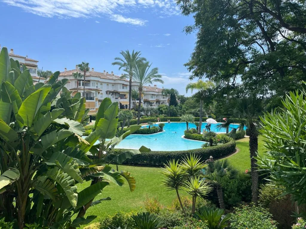 Image of Amplio apartamento planta jardin Nagueles