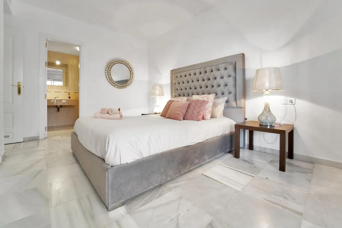 Image 4 of Apartamento con enorme terraza en complejo con piscina en Nueva Andalucía – Lorcrimar