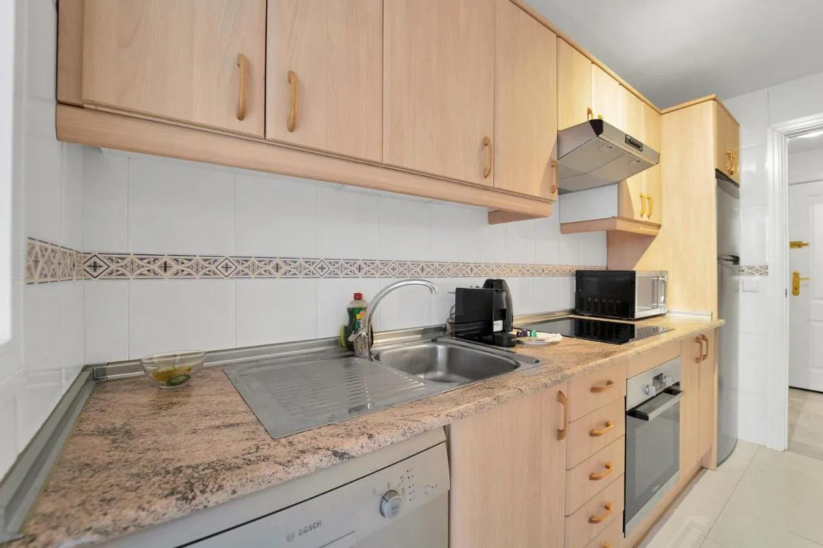 Image 2 of Apartamento con enorme terraza en complejo con piscina en Nueva Andalucía – Lorcrimar