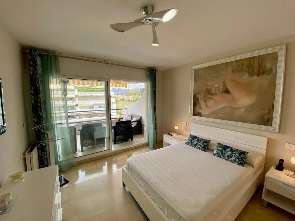 Image 2 of Apartamento con vistas y terraza en Guadalmina MAD
