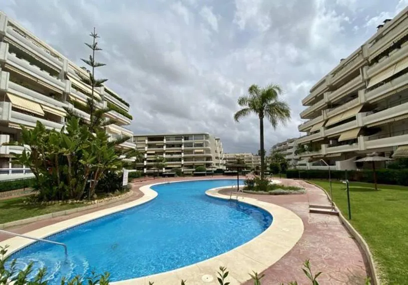 Image 1 of Apartamento con vistas y terraza en Guadalmina MAD