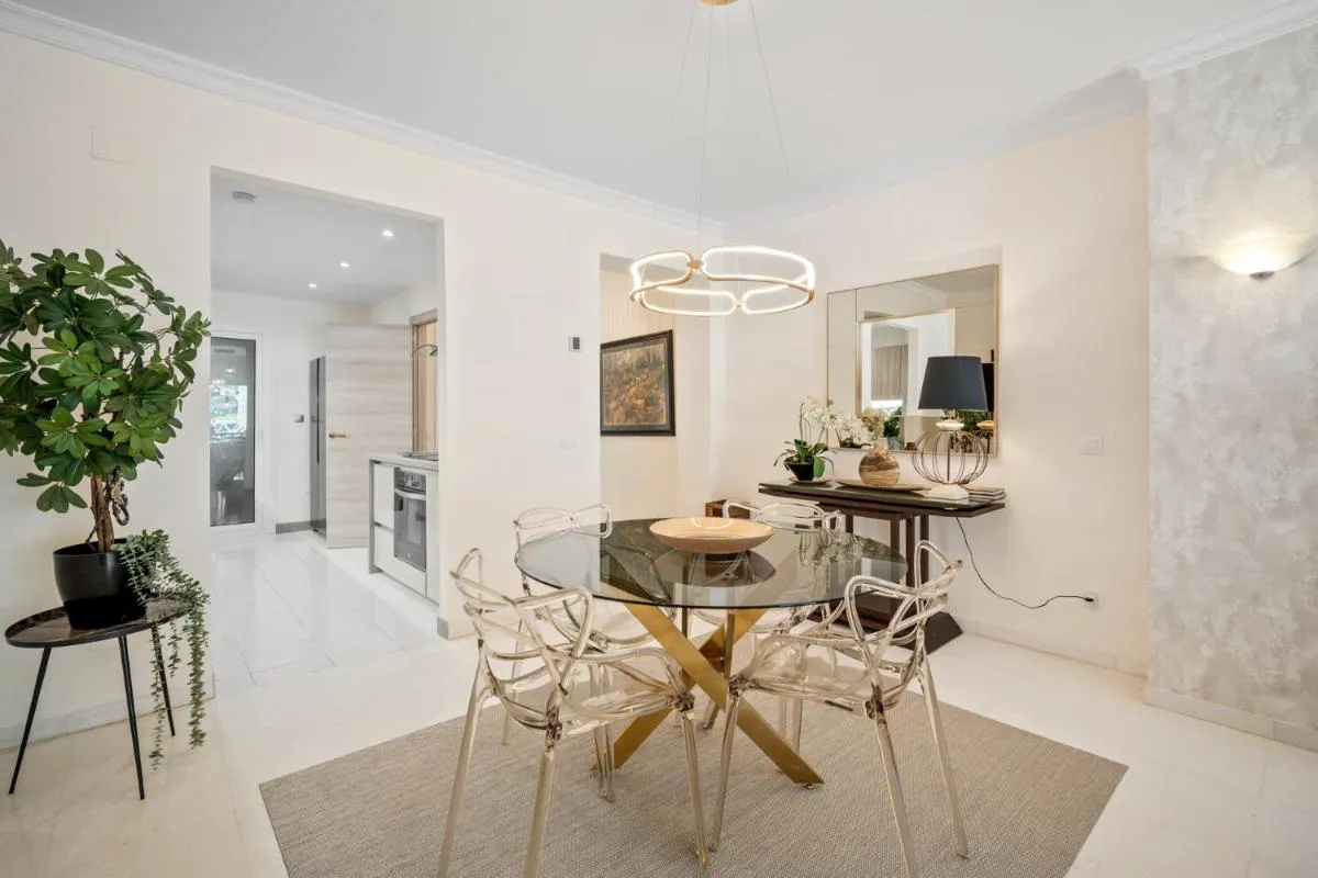 Image 3 of Apartamento de 2 dormitorios en Las Gaviotas – Puerto Banús