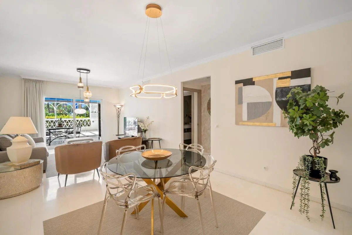 Image 2 of Apartamento de 2 dormitorios en Las Gaviotas – Puerto Banús