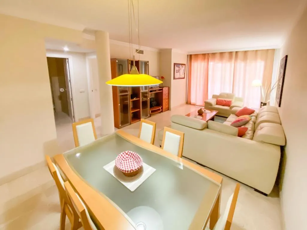 Image 2 of Apartamento en Los Patios de Santa Maria Golf