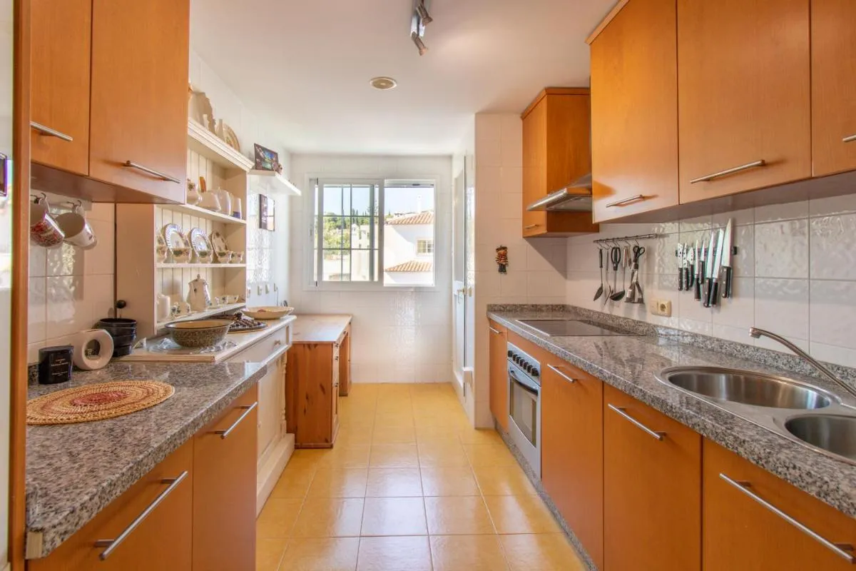 Image 2 of Ático familiar con terraza y bonitas vistas al mar en Marbella – Rio Real 282G