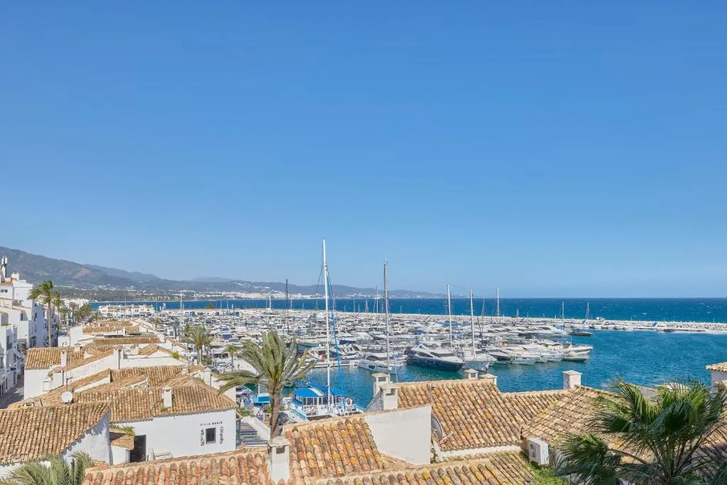 Image of BENAbOLA PUERTO BANUS