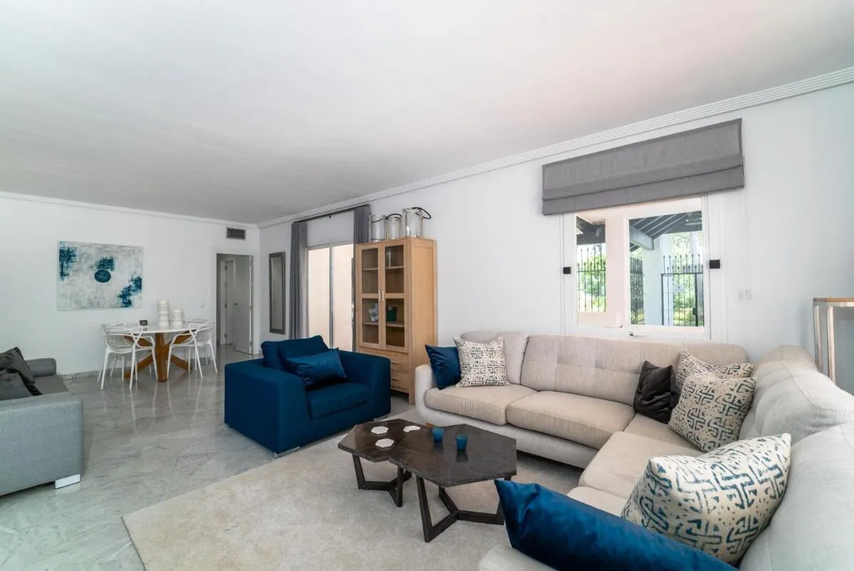 Image 2 of BRIGHT NEW APARTMENT IN PUENTE ROMANO