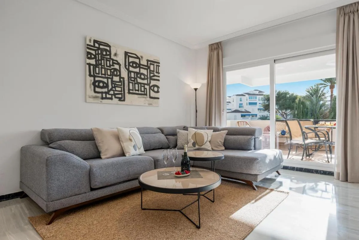 Image 3 of Banus Rentals Luminoso apartamento con vistas al mar