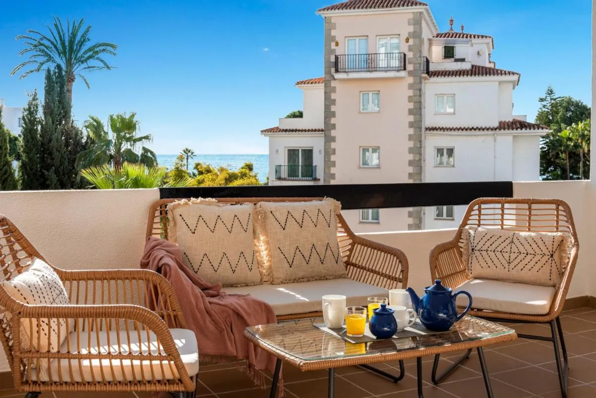 Image 1 of Banus Rentals Luminoso apartamento con vistas al mar