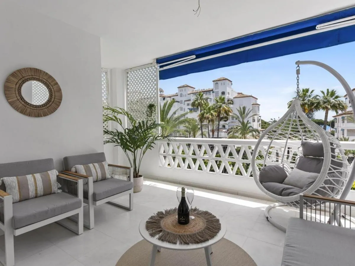 Image 3 of Beach Puerto Banús 3 Br Apartment