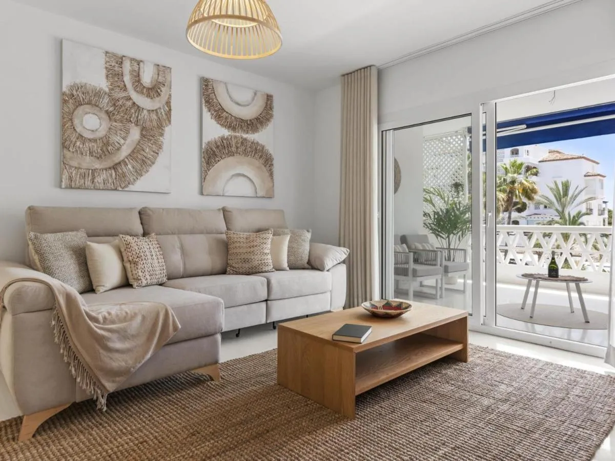 Image 4 of Beach Puerto Banús 3 Br Apartment