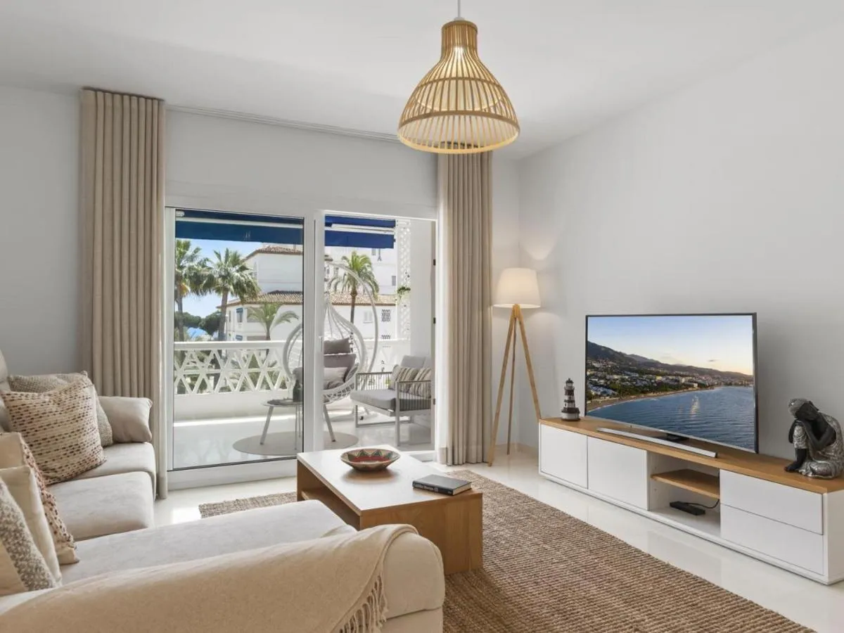 Image 6 of Beach Puerto Banús 3 Br Apartment