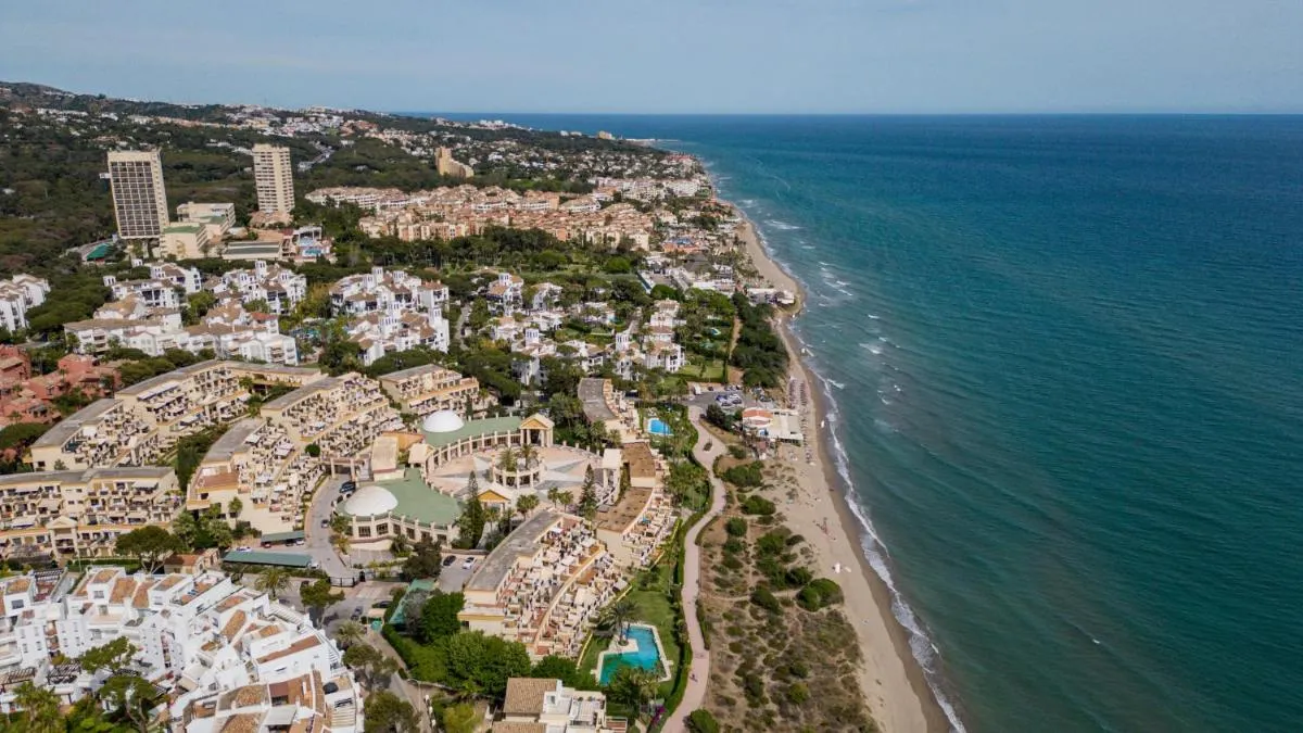 Image 1 of Beachfront Luxury Complex With Tropical Gardens & Pools
