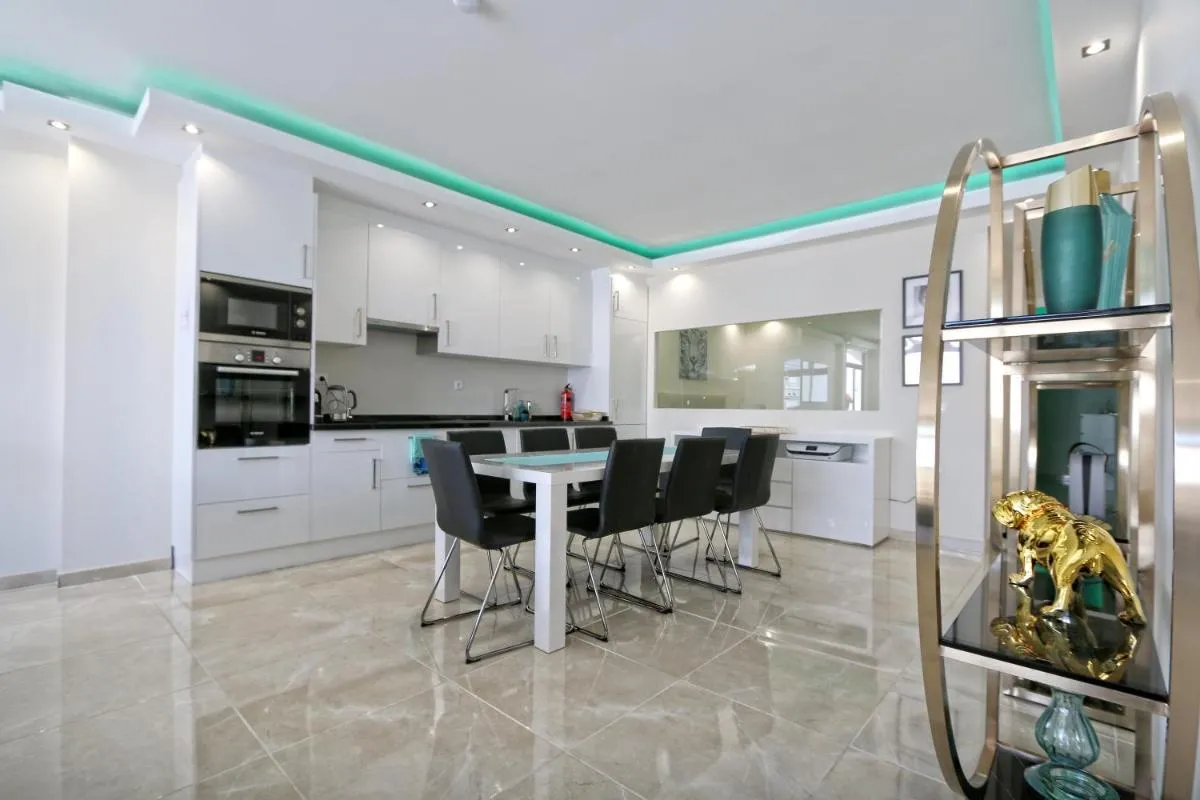 Image 2 of Beachfront Luxury Residence, Playas del Duque, Puerto Banús, Marbella