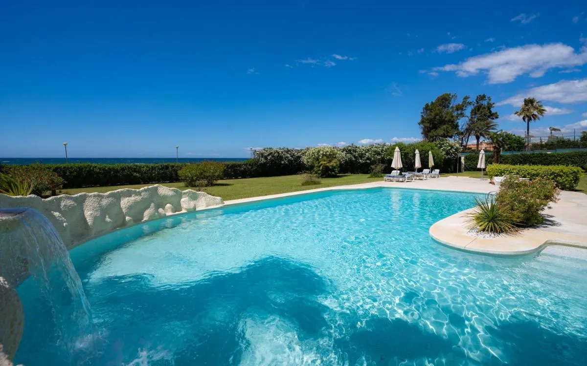Image 1 of Beachfront Neptuno I, Complex,Views,Pool,Garden, Elviria